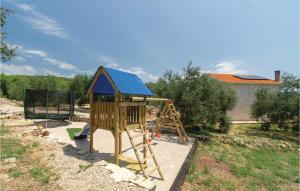 Zahrada ubytování One-Bedroom Holiday Home In Smokvica