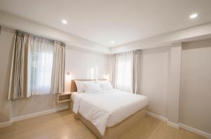 Postel nebo postele na pokoji v ubytování Eng Fah Luang Hotel