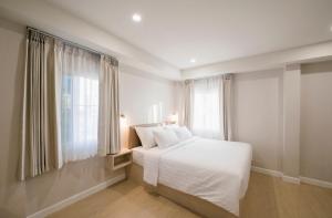 Postel nebo postele na pokoji v ubytování Eng Fah Luang Hotel
