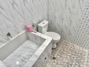 Ένα μπάνιο στο Omah Lestari +40 φωτογραφίες