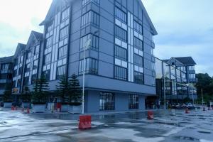 a large building with orange cones in a parking lot at Tung Kidcove Centrum Cameron in Brinchang