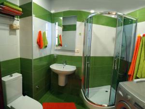 A bathroom at Sea View ORBI Residence