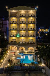 Bazén v ubytování Hotel Dashain nebo v jeho okolí