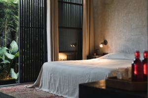 Ένα ή περισσότερα κρεβάτια σε δωμάτιο στο The Bohemian Bali, a Member of Design Hotels