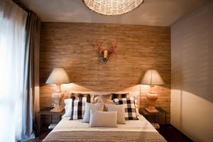 A bed or beds in a room at Hotel Rendez Vous