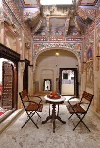 Posezení v ubytování Hotel Mandawa Haveli
