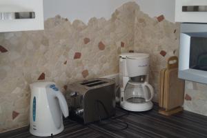 Kuchyň nebo kuchyňský kout v ubytování Topwohnung 45m2 oder weißes Zimmer 15 m2 - Nähe Grünberg