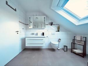 Ένα μπάνιο στο Ferienwohnung Niederrhein mit privater Sauna +26 φωτογραφίες