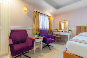 Postel nebo postele na pokoji v ubytování Fortune 1127 - Central Hotel