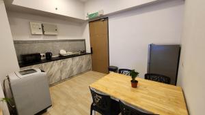 Kuchyň nebo kuchyňský kout v ubytování Sri Murni Homestay Aurora Place Bukit Jalil