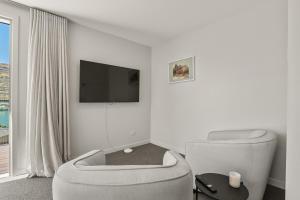 Μια τηλεόραση ή/και κέντρο ψυχαγωγίας στο Kawarau Room