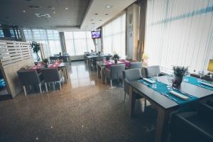 佐夫克萨格勒布酒店餐厅或其他用餐的地方