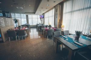 佐夫克萨格勒布酒店餐厅或其他用餐的地方