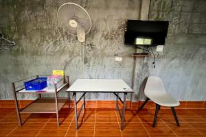 TV a/nebo společenská místnost v ubytování Chalalai Resort Kham Chanot