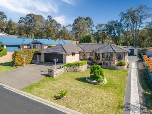 an aerial view of a house at Cozy on north in Armidale