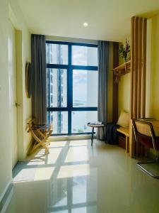Cozy Ocean View APT in KK City Center的休息区