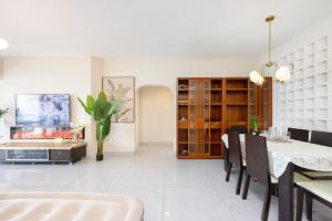 Zona d'estar a Sanya Zhi Ai Lily Seaview Apartment