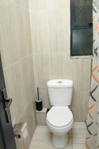 Ένα μπάνιο στο Simba Home's 5