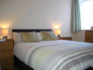 Säng eller sängar i ett rum på Summerfield Guest House