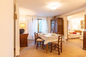 Postel nebo postele na pokoji v ubytování Il Gugnolo - Casale in Val d'Orcia + 28 fotografií