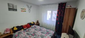 a bedroom with a bed and a window at Apartament 28 noiembrie Ap 8 Et 2 in Siret
