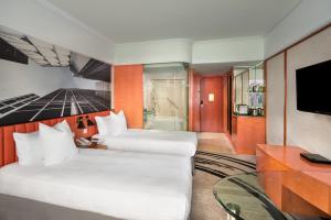 Televisyen dan/atau pusat hiburan di The Park Lane Hong Kong, Autograph Collection