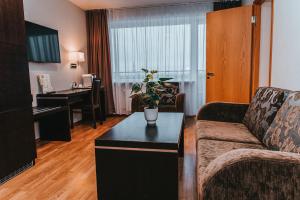 Kuchyň nebo kuchyňský kout v ubytování Pärnu Hotel
