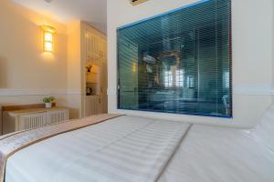 Postel nebo postele na pokoji v ubytování Fortune 1127 - Central Hotel