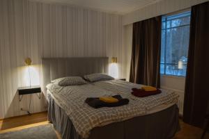En eller flere senge i et værelse på Villa Metso At Rovaniemi