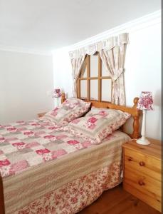 a bedroom with a bed and a dresser and a window at Appartement Eaux-Bonnes in Eaux-Bonnes