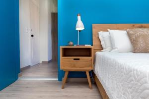 Posteľ alebo postele v izbe v ubytovaní Anemi Blue apt, suitable up to 4, near the beach!