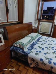 a bedroom with a bed and a dresser at #Punto FM 7# in Marghera