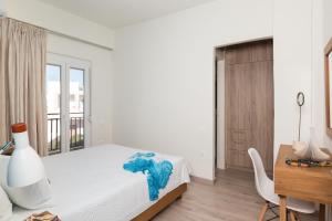 Posteľ alebo postele v izbe v ubytovaní Anemi Blue apt, suitable up to 4, near the beach!