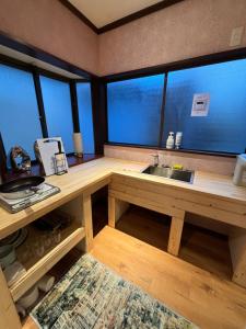 a kitchen with a sink and some windows at 箱根 星那 箱根中心 神社 海賊船徒歩圏 in Hakone +41 photos