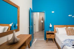 Posteľ alebo postele v izbe v ubytovaní Anemi Blue apt, suitable up to 4, near the beach!