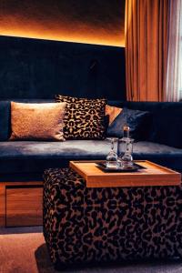 Postel nebo postele na pokoji v ubytování Hotel Alpenkönig