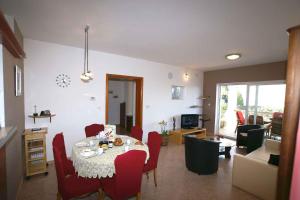 TV a/nebo společenská místnost v ubytování Apartment in Malinska/Insel Krk 12860