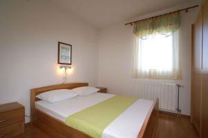 Postel nebo postele na pokoji v ubytování Apartment in Malinska/Insel Krk 12860