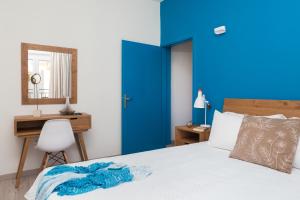 Posteľ alebo postele v izbe v ubytovaní Anemi Blue apt, suitable up to 4, near the beach!