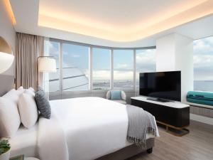 Lanson Place Mall of Asia Manila客房内的一张或多张床位