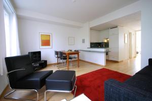 TV a/nebo společenská místnost v ubytování Charming 1BR apartment in the old town - UZ4