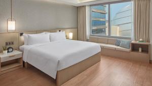 Lanson Place Mall of Asia Manila客房内的一张或多张床位