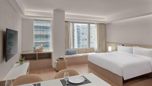 Lanson Place Mall of Asia Manila客房内的一张或多张床位