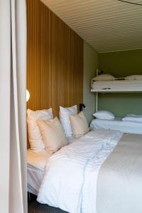 Letto o letti in una camera di Strandhotel Klitrosen