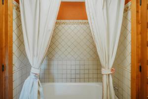 Koupelna v ubytování La Estación de Rabanera + 33 fotografií