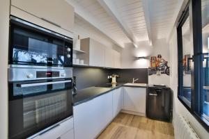 Η κουζίνα ή μικρή κουζίνα στο Le Ranch, charmante maison de style, proche de la mer et de Vannes dans le Golfe +15 φωτογραφίες