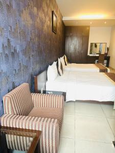 Postel nebo postele na pokoji v ubytování Ngoc Linh Luxury Hotel