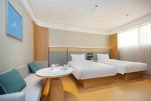 Katil atau katil-katil dalam bilik di JI Hotel Foshan Qiandeng Lake Branch +21 gambar