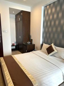 Postel nebo postele na pokoji v ubytování Ngoc Linh Luxury Hotel