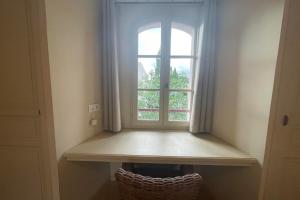 a window in a room with a basket in front of it at Maison au cœur des Corbières in Saint-Laurent-de-la-Cabrerisse +35 photos